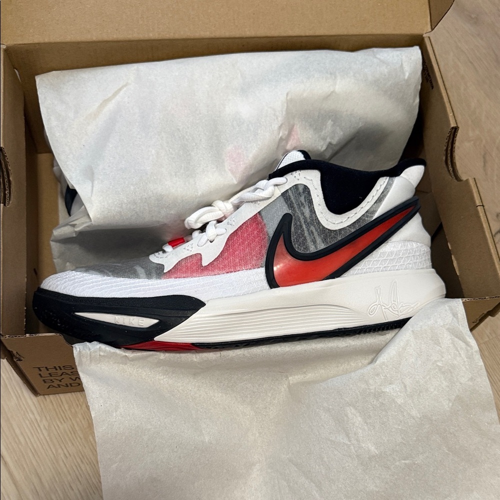 Nike White, Black & Red Low-Top Trainer